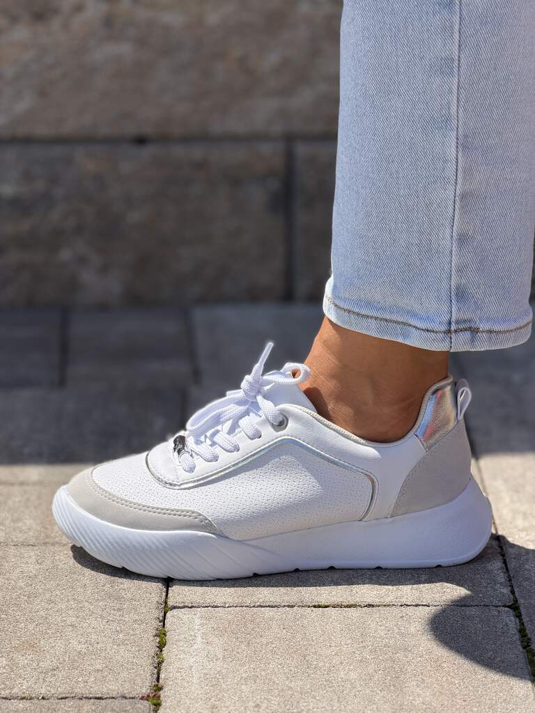 Białe lekkie sneakersy damskie Piccadilly 939018-1 - Do spodni