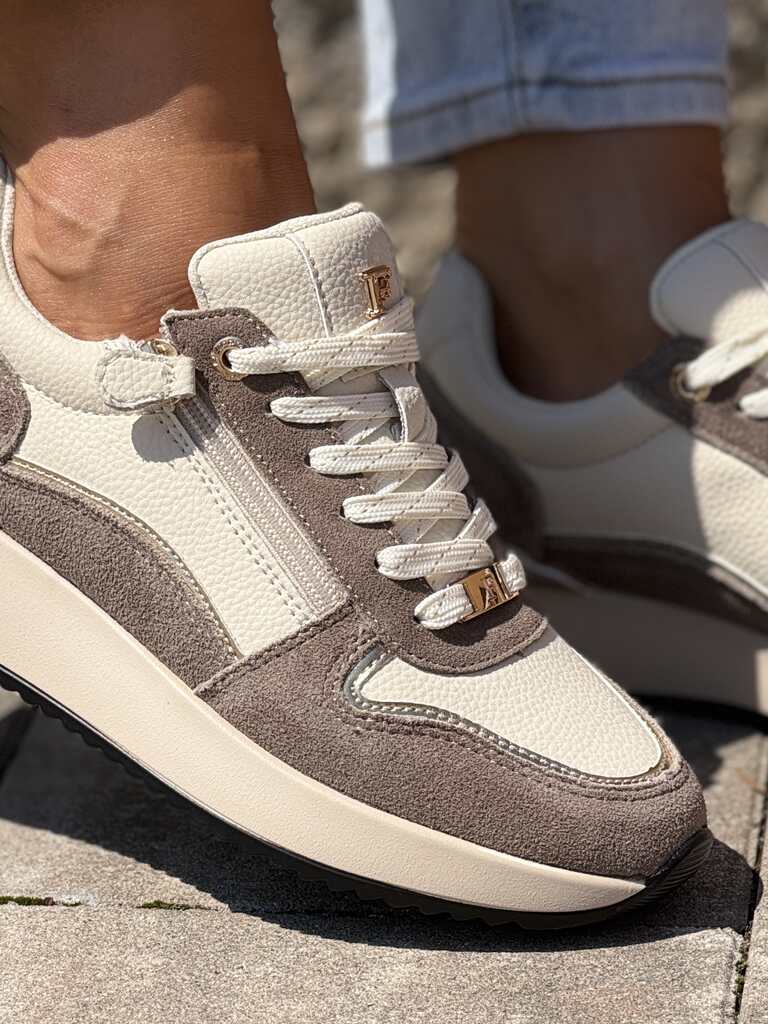 Skórzane białe sneakersy na koturnie Filippo DP7605/26 - Na jesień