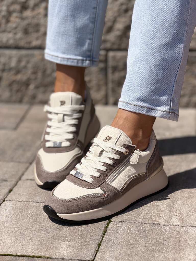 Skórzane białe sneakersy na koturnie Filippo DP7605/26 - Styl miejski