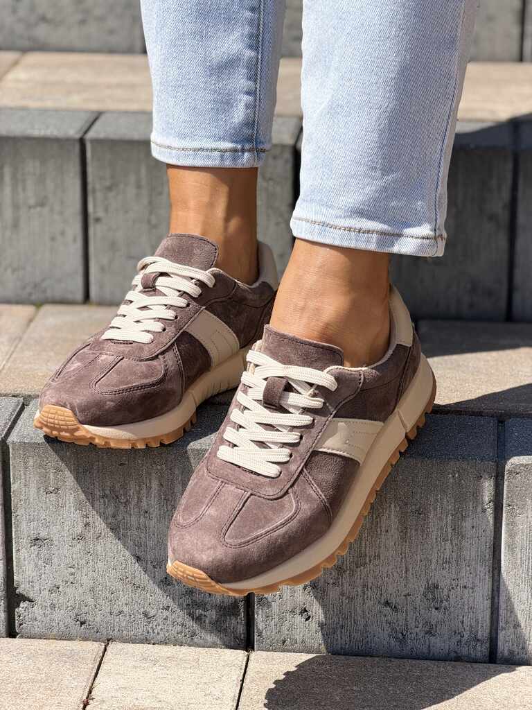 Brązowe sneakersy damskie skórzane na platformie Vinceza 93219 - Do jeansów