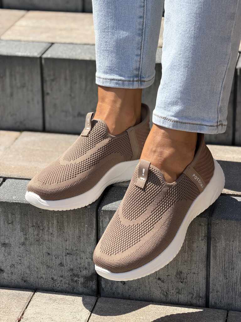 Brązowe wsuwane buty sportowe damskie Potocki 01312 - Styl casualowy