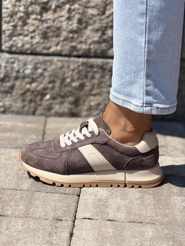 Brązowe sneakersy damskie skórzane na platformie Vinceza 93219 - Styl miejski