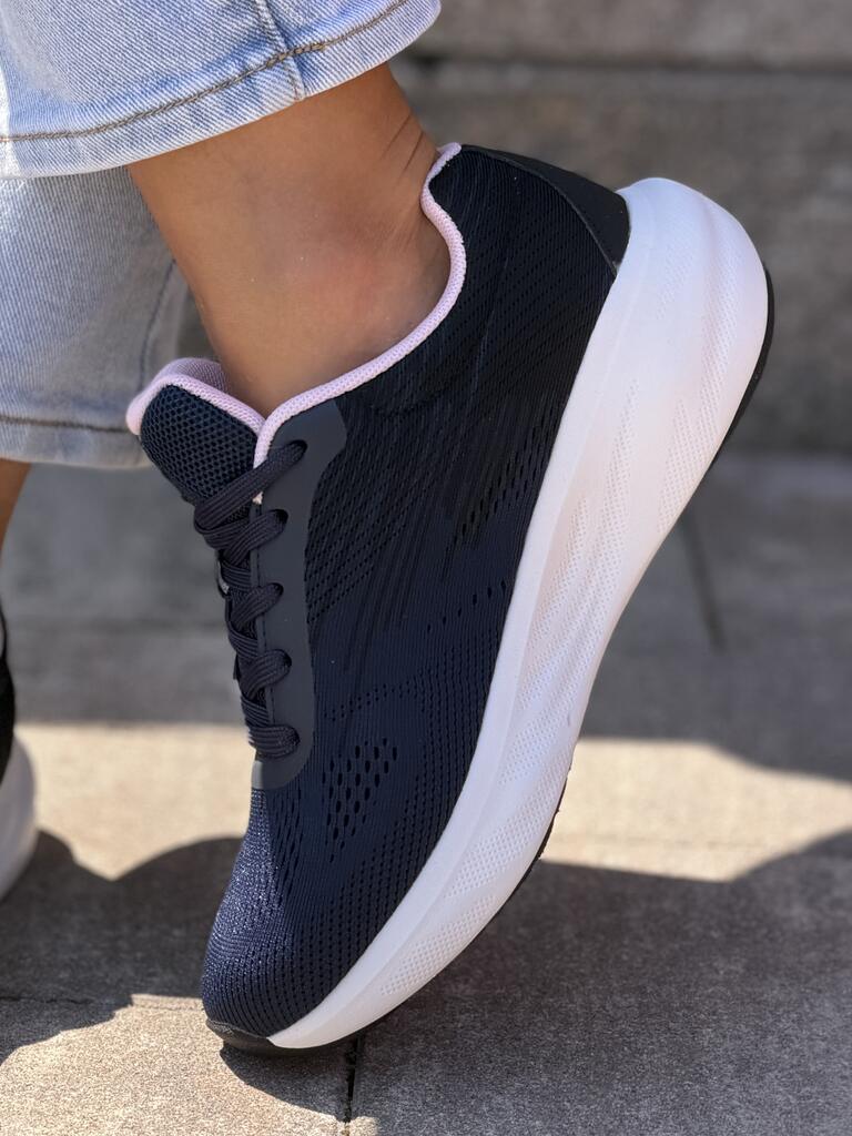 Granatowe sneakersy damskie American Club HA90 NAVY/PINK - Do spodni