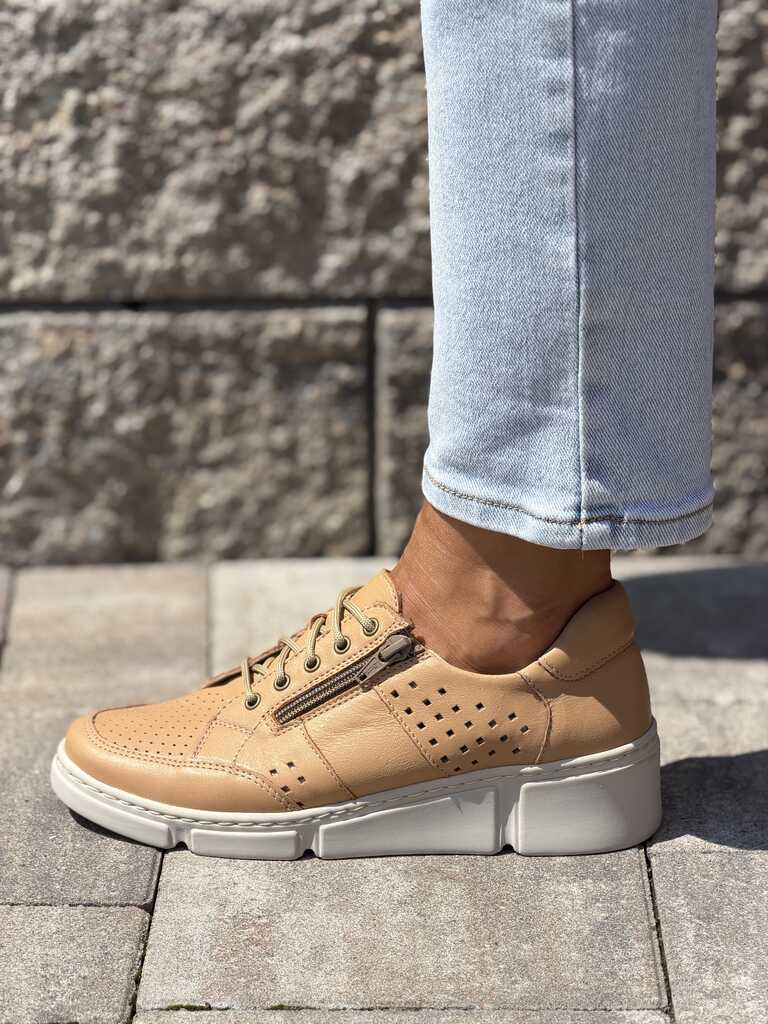 Karmelowe trzewiki skórzane damskie na koturnie WASAK 0676 - Styl streetwear