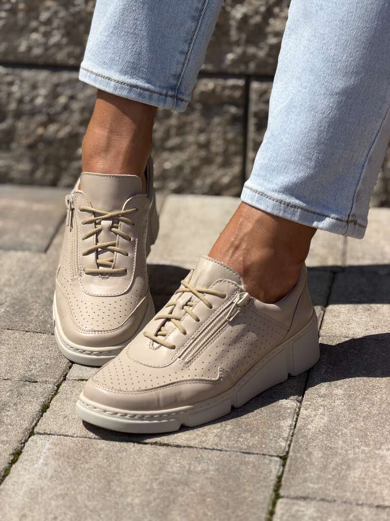 Beżowe skórzane sneakersy damskie na platformie Wasak 0710 - Do jeansów