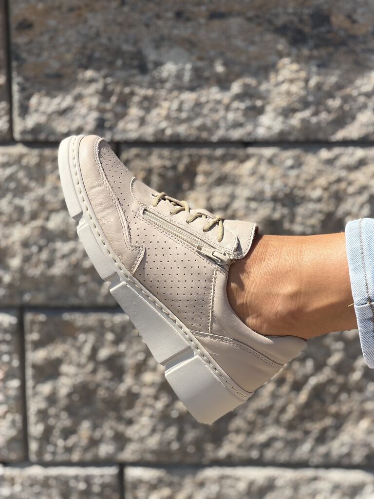 Beżowe skórzane sneakersy damskie na platformie Wasak 0710 - Styl komfortowy