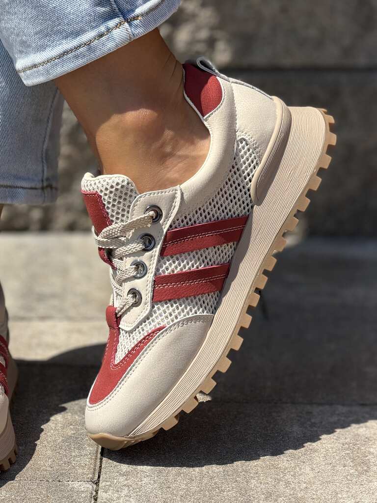 Beżowe buty sportowe damskie z przewiewną siateczką, czerwonymi wstawkami i sznurowaniem do codziennych stylizacji