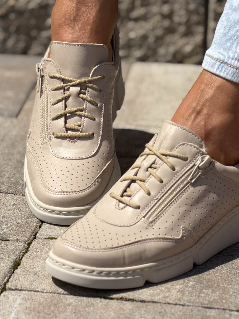 Beżowe skórzane sneakersy damskie na platformie Wasak 0710 - Styl sportowy