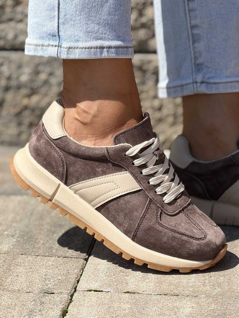 Brązowe sneakersy damskie skórzane na platformie Vinceza 93219 - Do sukienki