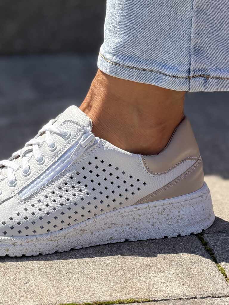 Białe półbuty damskie ze skóry naturalnej ażurowa cholewka WASAK 0810 - Do jeansów