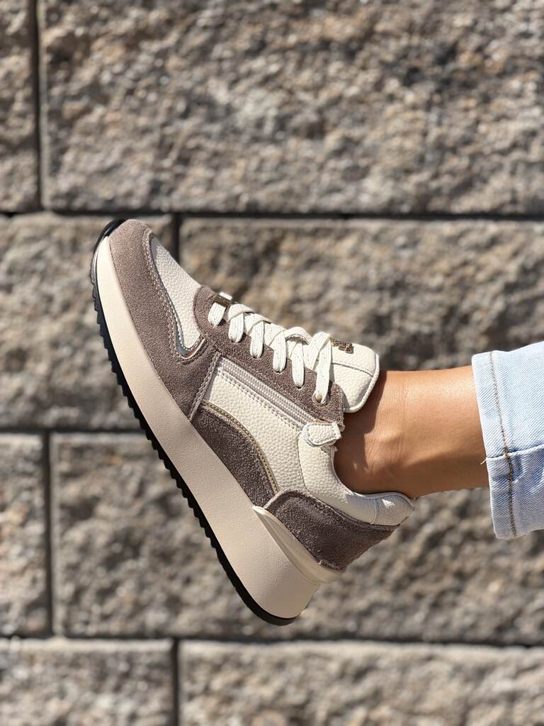 Skórzane białe sneakersy na koturnie Filippo DP7605/26 - Styl klasyczny