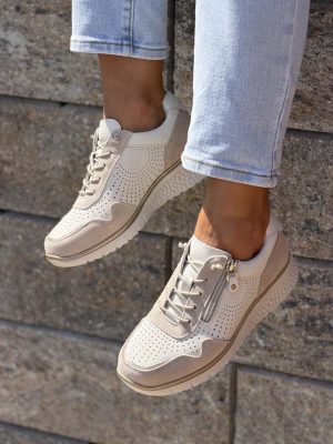 Skórzane białe sneakersy na koturnie Filippo DP7605/26 - Styl klasyczny