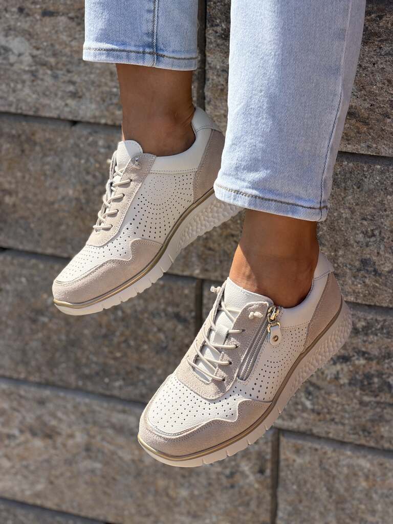 Skórzane białe sneakersy na koturnie Filippo DP7605/26 - Styl klasyczny