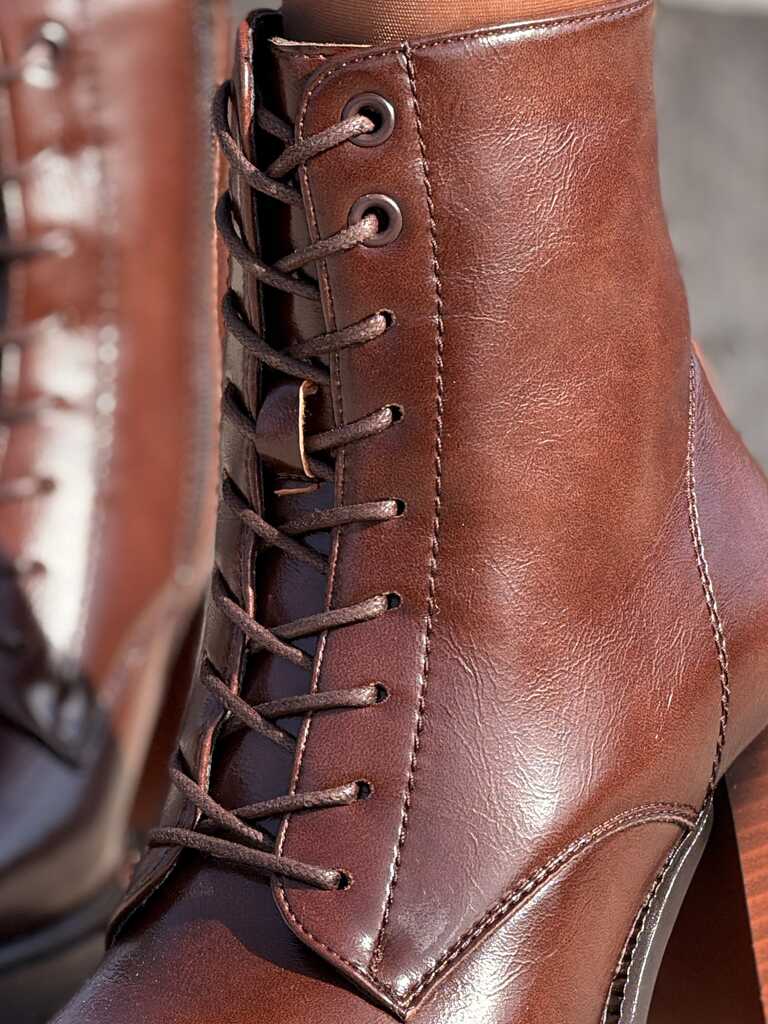 Brązowe skórzane botki damskie na słupku z eleganckim noskiem Sergio Leone BT-50 - Do jeansów