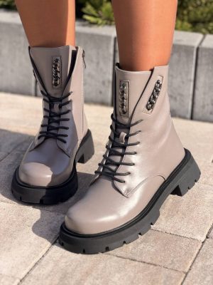 Czarne trzewiki damskie na grubej podeszwie z ozdobnymi Filippo DBT4890 - Styl casualowy